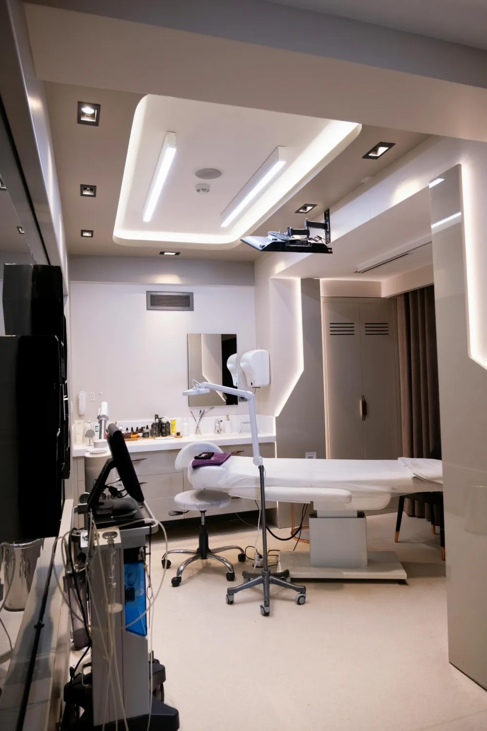 Modern treatment room at an Avesa Health clinic